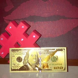 Novelty gold one hundred dollar bills